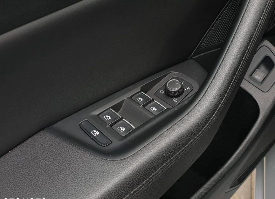 Volkswagen Passat cena 84900 przebieg: 131770, rok produkcji 2018 z Dębno małe 277